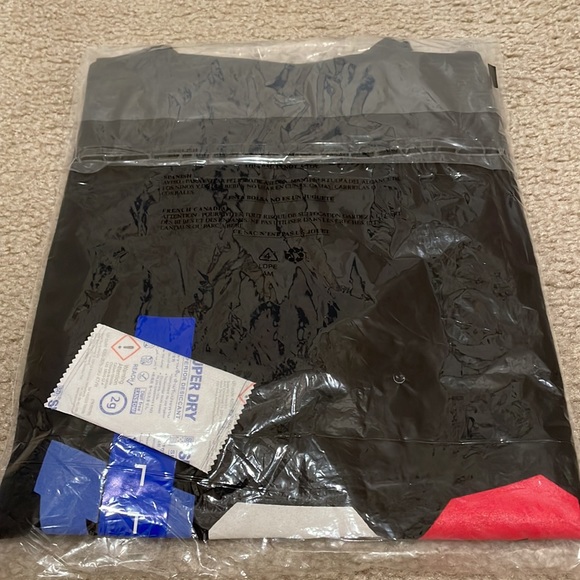 Brand new women USA black T shirt L NWT - Picture 3 of 6